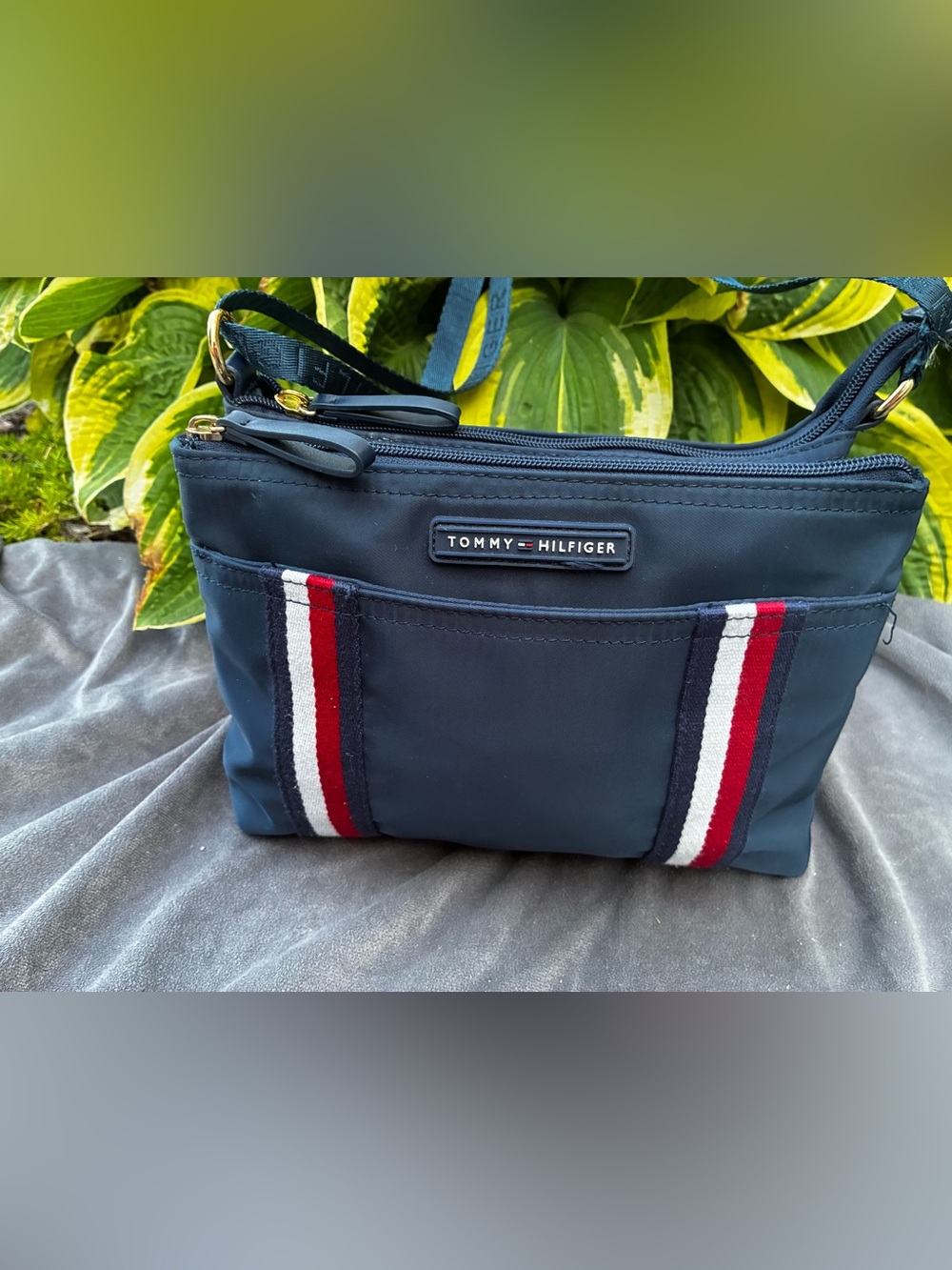 Women’s Tommy Hilfiger Navy Crossbody with Red and White traditional design - Picture 2 of 12